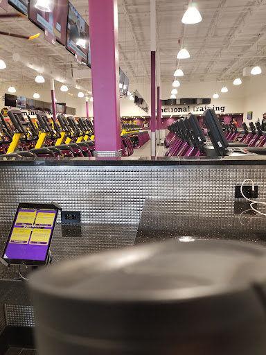 Gym «Planet Fitness Milwaukee Southgate», reviews and photos, 3333 S 27th St, Milwaukee, WI 53215, USA
