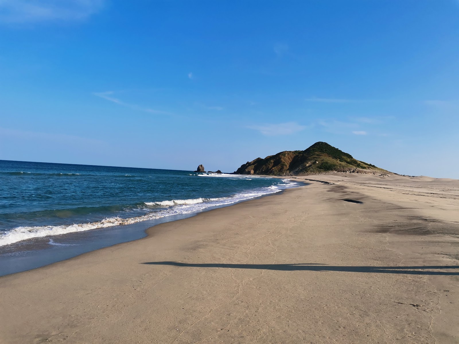 Foto di Guelaguechi beach con una superficie del sabbia grigia