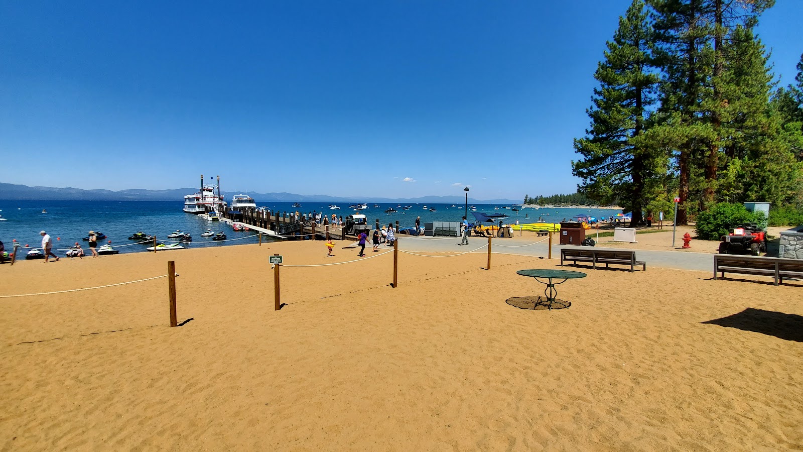 Φωτογραφία του Zephyr Cove Resort Beach με φωτεινή άμμος επιφάνεια