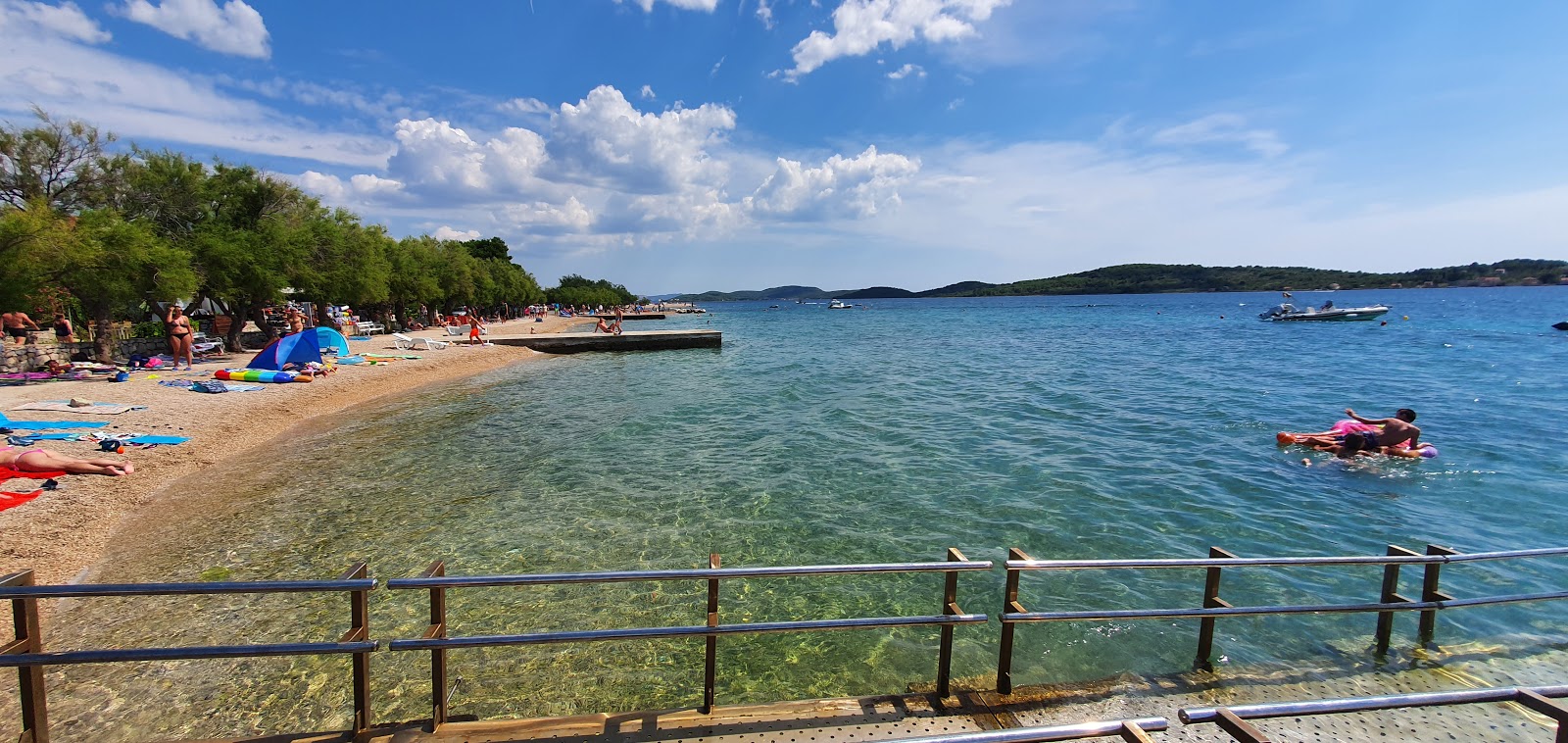 Foto van Srima beach met lichte fijne kiezelsteen oppervlakte