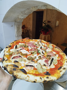 Pizzeria Lievito Madre Via IV Novembre, 89040 Gerace RC, Italia