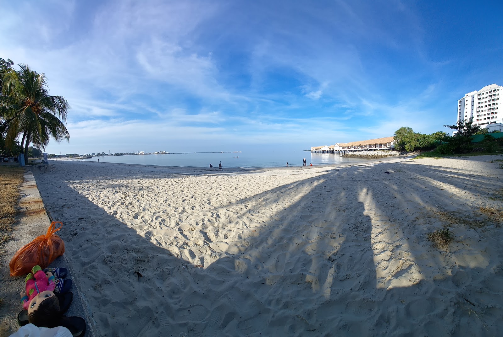 Fotografie cu Tanjung Beach cu o suprafață de apa turcoaz