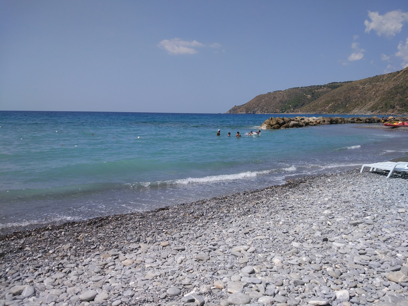 La Maree hotel beach'in fotoğrafı uçurumlarla desteklenmiş