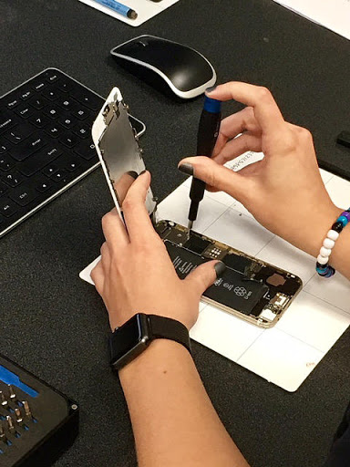 Electronics Repair Shop «CPR Cell Phone Repair Indianapolis - Castleton», reviews and photos, 5880 E 82nd St, Indianapolis, IN 46250, USA