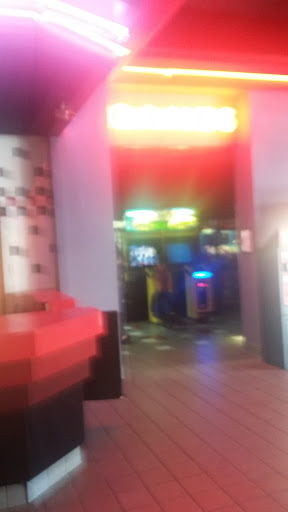 Movie Theater «Regal Cinemas Shiloh Crossing 18», reviews and photos, 10400 E. US 36, Avon, IN 46168, USA