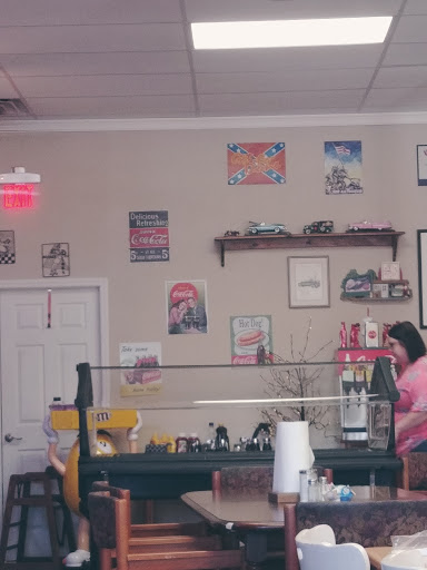 American Restaurant «Two Dads Cafe n Catering», reviews and photos, 301 E Sullivan St, Kingsport, TN 37660, USA