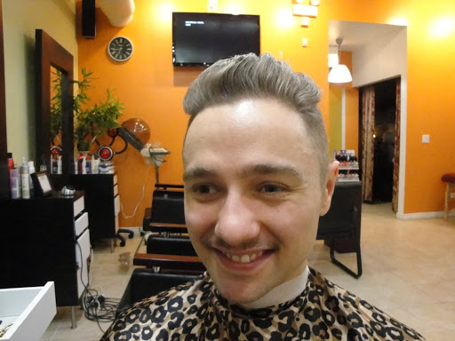 Beauty Salon «Bionic Hair Salon», reviews and photos, 5501 N Broadway St, Chicago, IL 60640, USA