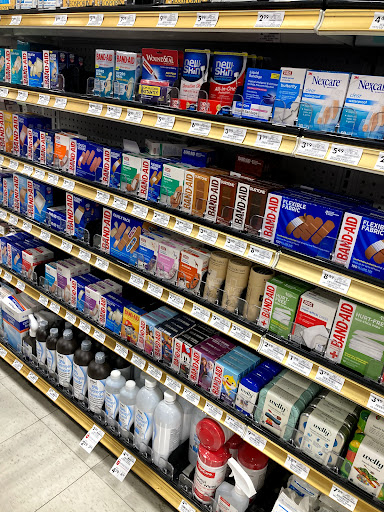 Supermarket «Giant Eagle Supermarket», reviews and photos, 21593 Lorain Rd, Fairview Park, OH 44126, USA