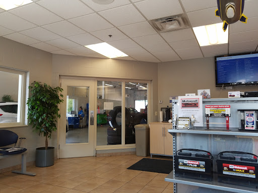 Car Dealer «Metropolitan Ford of Eden Prairie», reviews and photos, 12477 Plaza Dr, Eden Prairie, MN 55344, USA