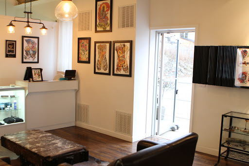 Tattoo Shop «Grinn & Barrett Tattoo and Piercing», reviews and photos, 3021 Leavenworth St, Omaha, NE 68105, USA