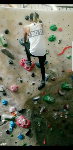Rock Climbing Gym «Hangar 18 Indoor Climbing Gym - South Bay», reviews and photos, 4926 W Rosecrans Ave, Hawthorne, CA 90250, USA