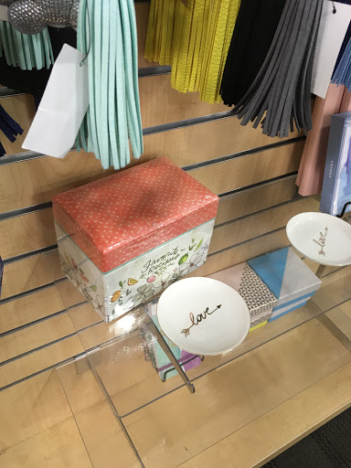 Shoe Store «DSW Designer Shoe Warehouse», reviews and photos, 3638 Welsh Rd, Willow Grove, PA 19090, USA