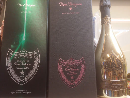 Liquor Store «QueenCity Wine&Spirits - Lottery - Soda - Snacks - Craft Beer-», reviews and photos, 113 E 5th St, Cincinnati, OH 45202, USA