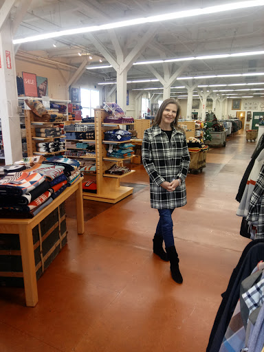 Clothing Store «Pendleton Washougal Mill Store», reviews and photos, 2 Pendleton Way, Washougal, WA 98671, USA