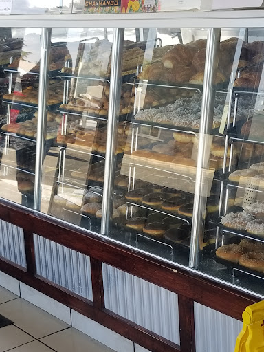 Donut Shop «Yum Yum Donuts», reviews and photos, 320 17th St, Santa Ana, CA 92706, USA