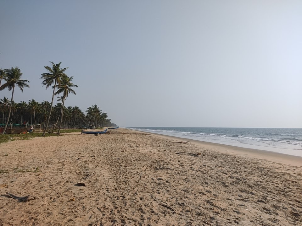 Φωτογραφία του Chilanka Beach με φωτεινή άμμος επιφάνεια