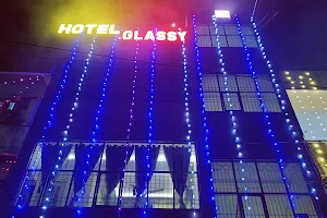 OYO Hotel Glassy image