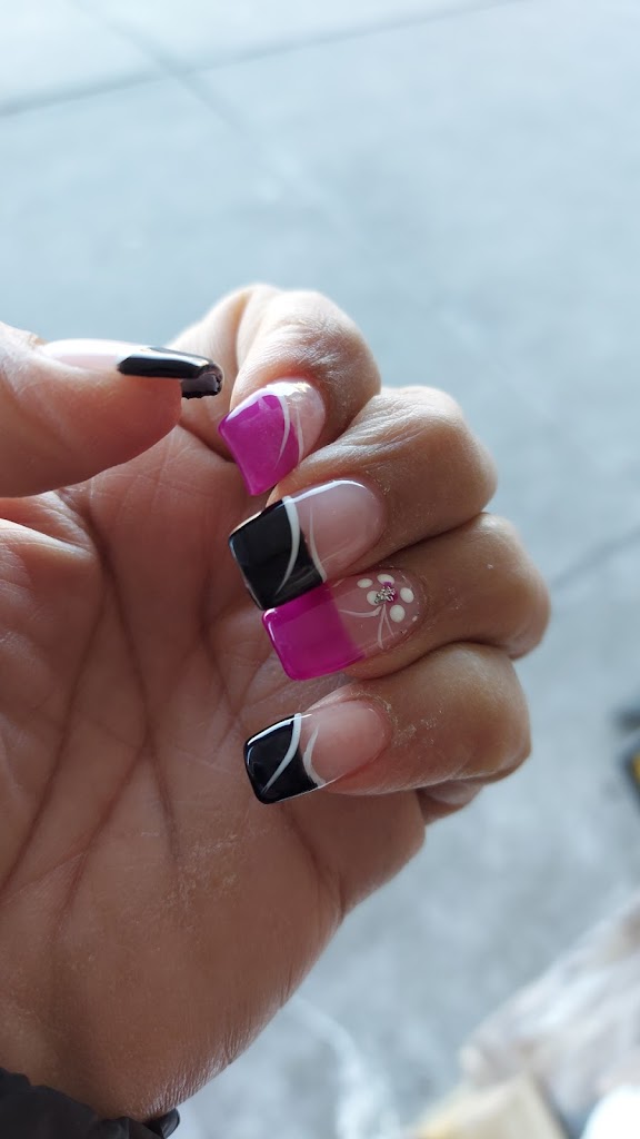 Hollywood II Nail Salon 08052