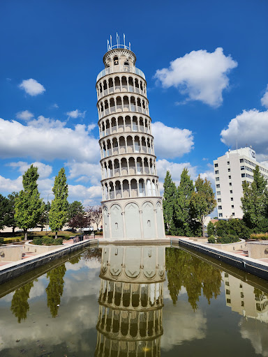 Leaning Tower of Niles, 6300 W Touhy Ave, Niles, IL 60714