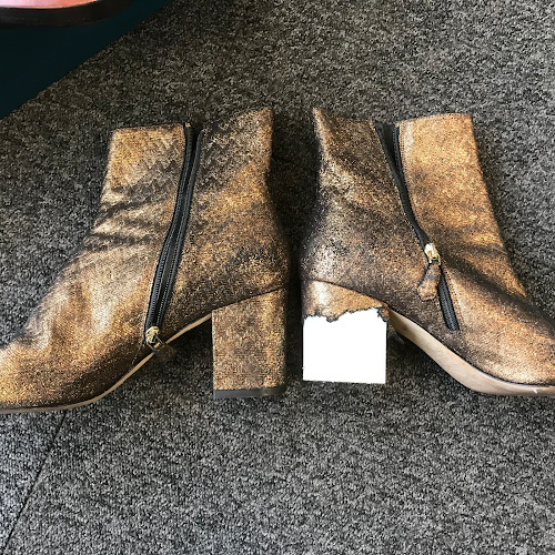 Comments and reviews of Tower Bridge shoe & Luggage repairs