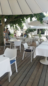 Atmosphère du Restaurant français La Bastide Blanche à Grimaud - n°17