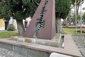 Monumento Ai Caduti di tutte le Guerre image