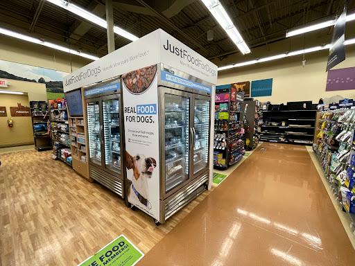 Pet Supply Store «Petco Animal Supplies», reviews and photos, 645 S Green Valley Pkwy, Henderson, NV 89052, USA
