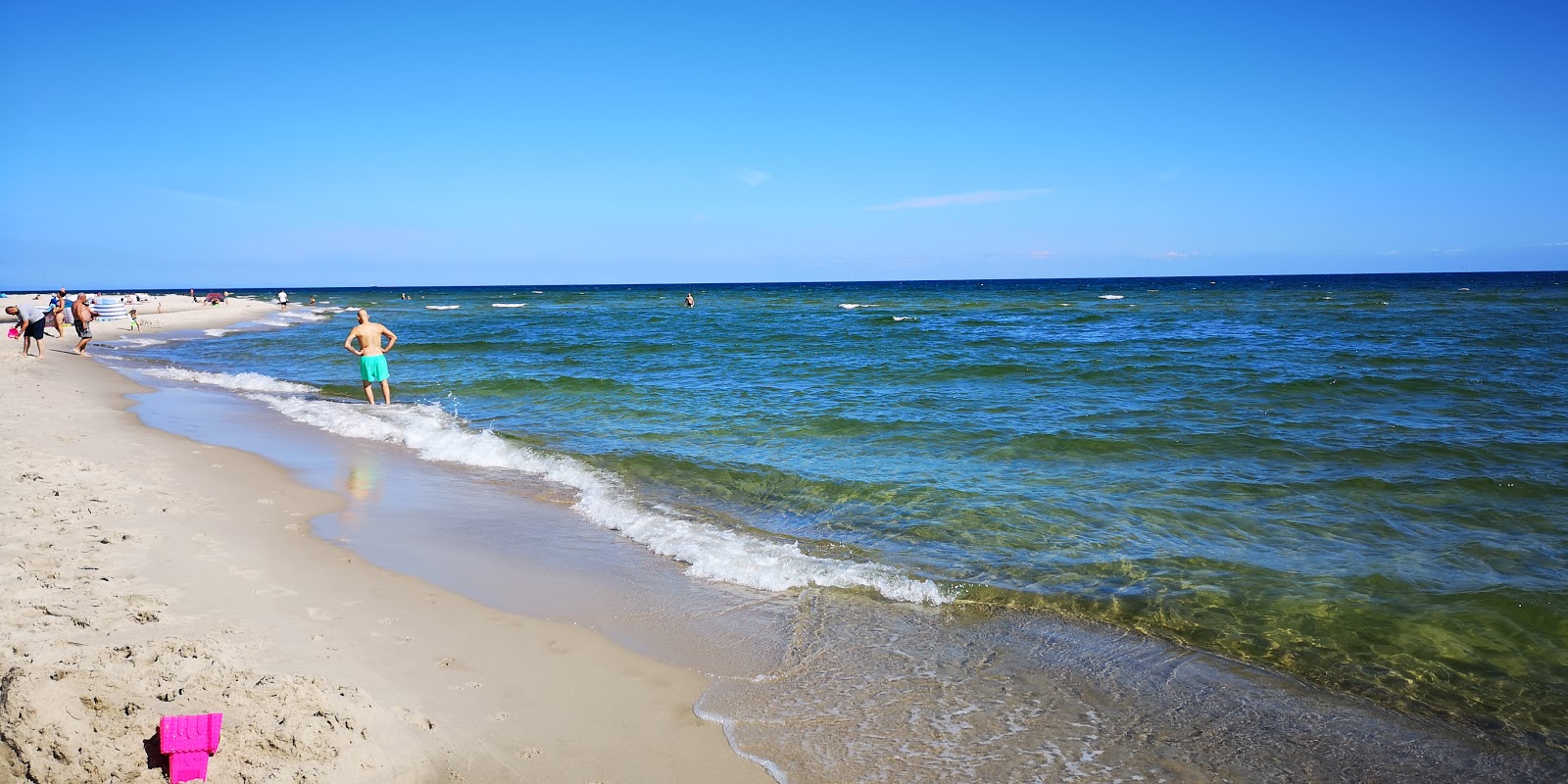 Ceple Helski beach的照片 带有碧绿色纯水表面