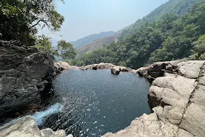 Od-ringai Falls image