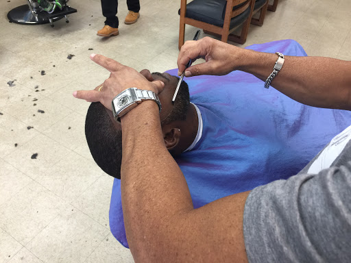 Barber Shop «hermanos barber shop Inc», reviews and photos, 4123 S Orange Blossom Trail, Orlando, FL 32839, USA