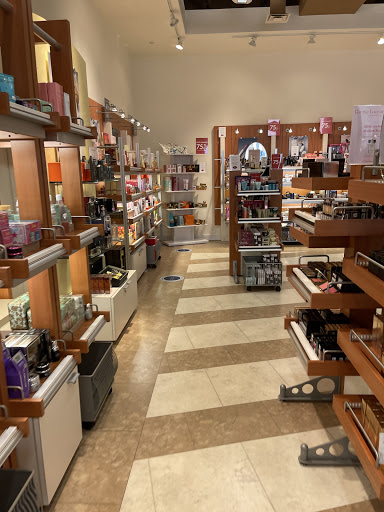 Cosmetics Store «The Cosmetics Company Store», reviews and photos, 4951 International Dr, Orlando, FL 32819, USA