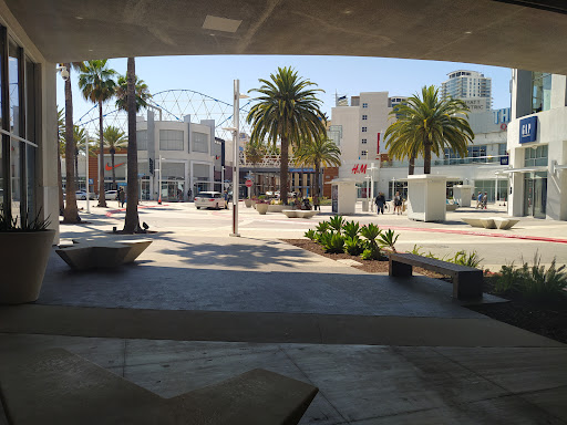 Clothing Store «Gap Outlet», reviews and photos, 55 Bay St, Long Beach, CA 90802, USA