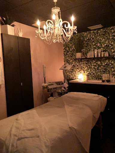 Beauty Salon «La Bella Vita Salon and Day Spa», reviews and photos, 31475 US-19, Palm Harbor, FL 34684, USA