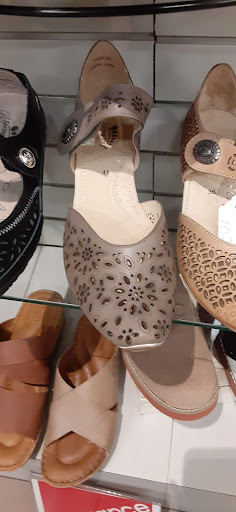 Shoe Store «Towson Bootery», reviews and photos, 810 Kenilworth Dr, Towson, MD 21204, USA