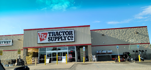 Home Improvement Store «Tractor Supply Co.», reviews and photos, 8135 Brookville Rd, Indianapolis, IN 46239, USA