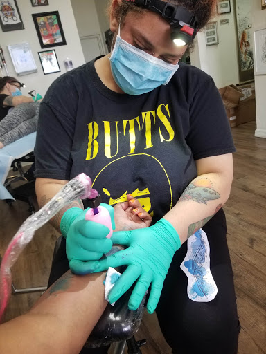 Tattoo Shop «Tiger Lotus Tattoo and Piercing», reviews and photos, 17230 S Tamiami Trail, Fort Myers, FL 33908, USA