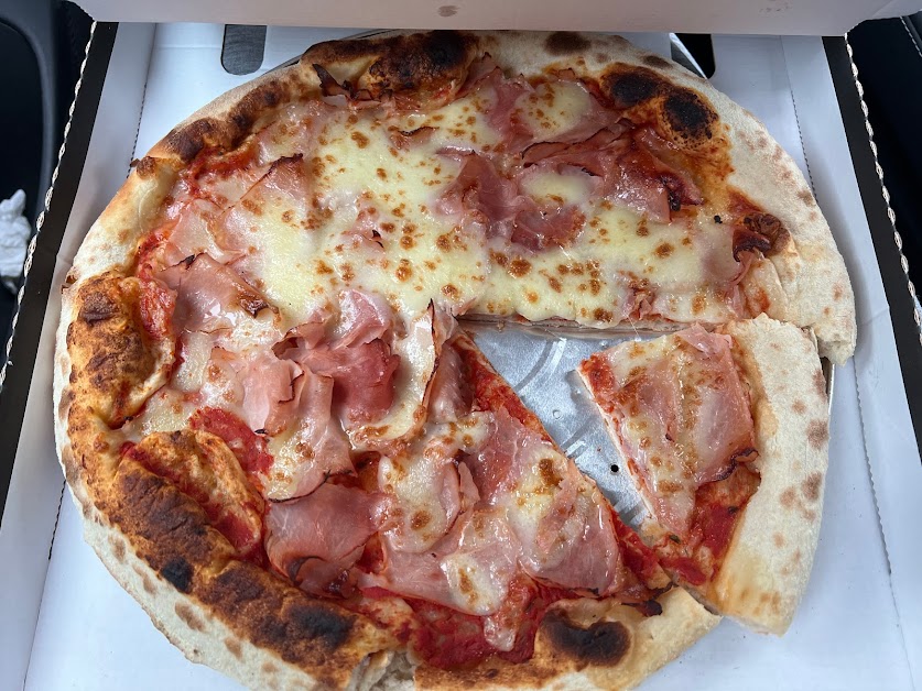 Distributeur à pizza - La Tour de Pizz'@ à Le Conquet