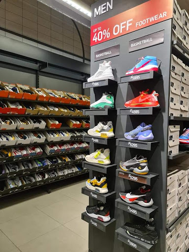 Sporting Goods Store «Nike Factory Store», reviews and photos, 5195 Factory Shops Blvd, Ellenton, FL 34222, USA