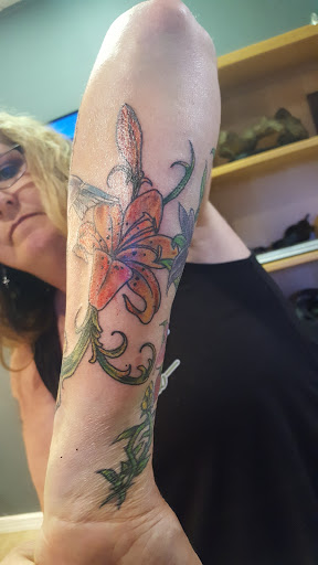 Tattoo Shop «Aces & Eights Tattoo Shop», reviews and photos, 6846 Park Blvd N, Pinellas Park, FL 33781, USA