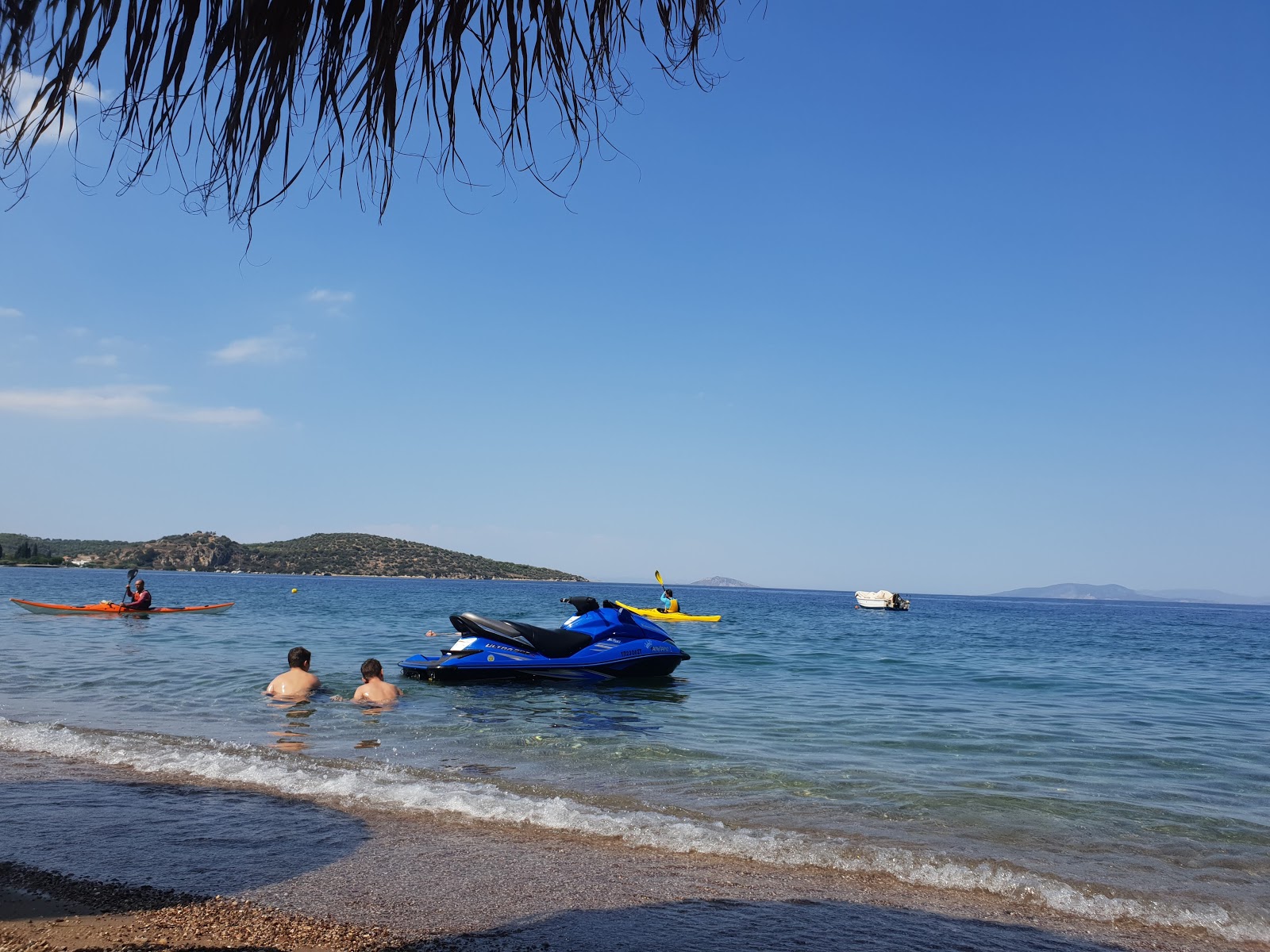 Yialasi beach'in fotoğrafı ve yerleşim