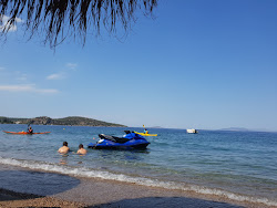 Yialasi beach'in fotoğrafı ve yerleşim