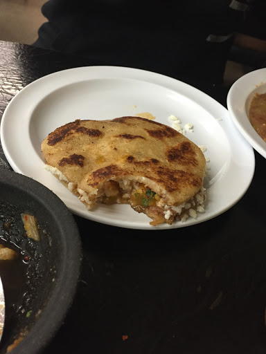 Mexican Restaurant «Los Alamos», reviews and photos, 1667 Summit St, Kansas City, MO 64108, USA