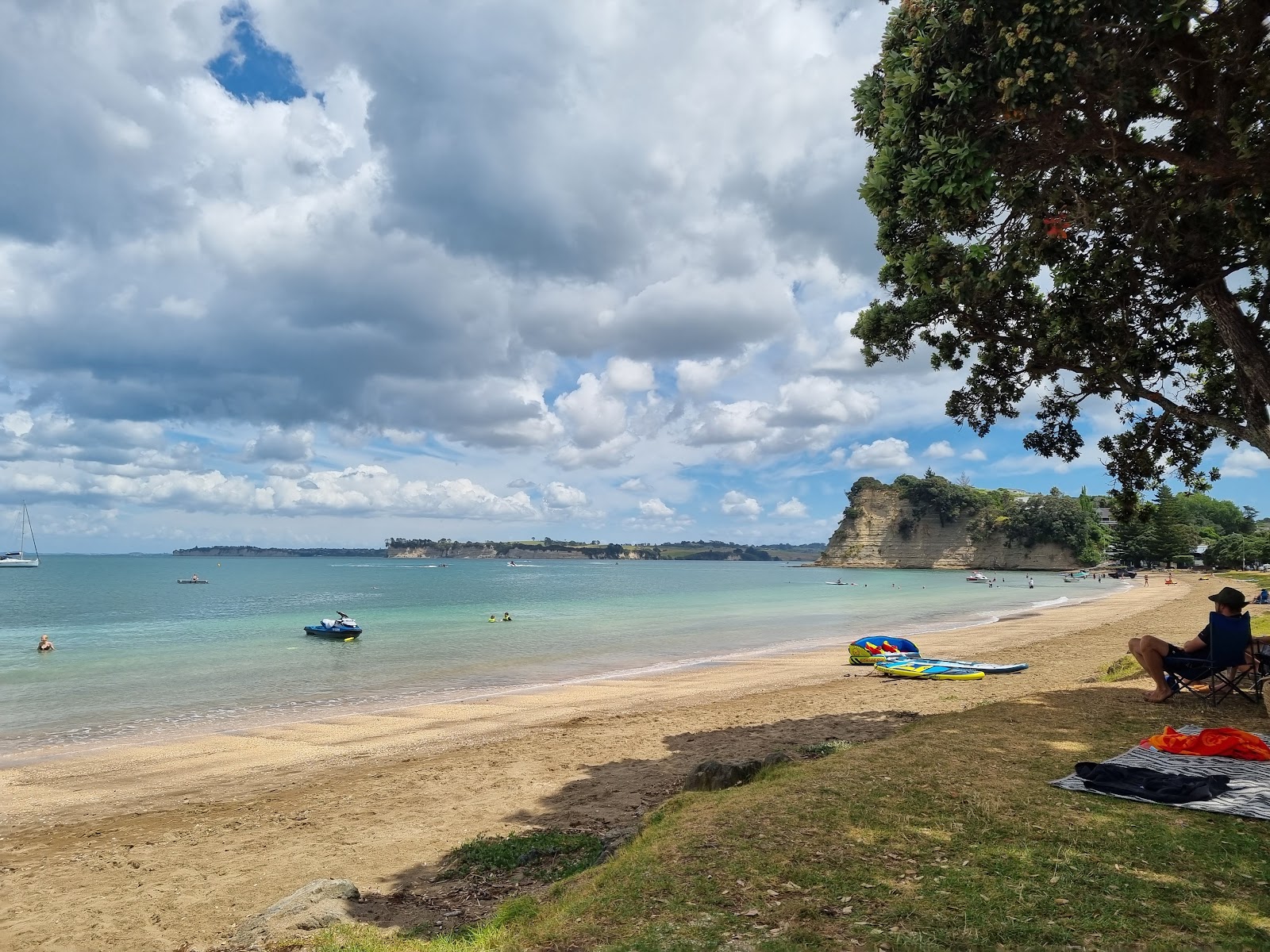 Foto de Arkles Bay Beach con arena beige superficie