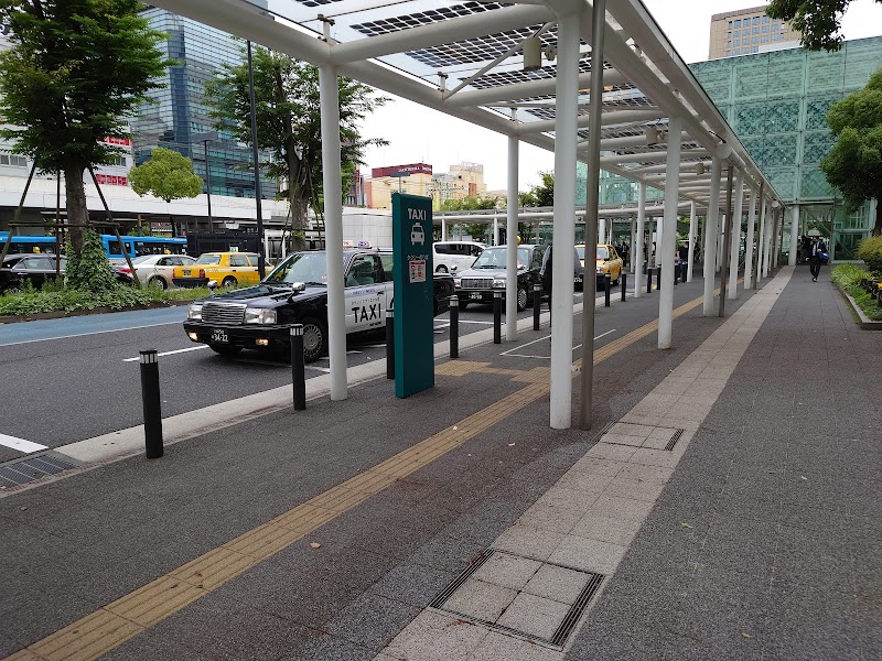 川崎駅東口タクシー乗り場(空島)