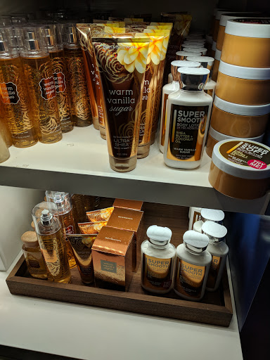 Beauty Supply Store «Bath & Body Works», reviews and photos, 2862 Town Center Blvd, Crestview Hills, KY 41017, USA