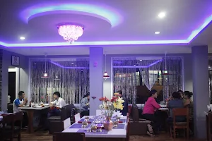 Raseelo Family Restaurant & Bar image