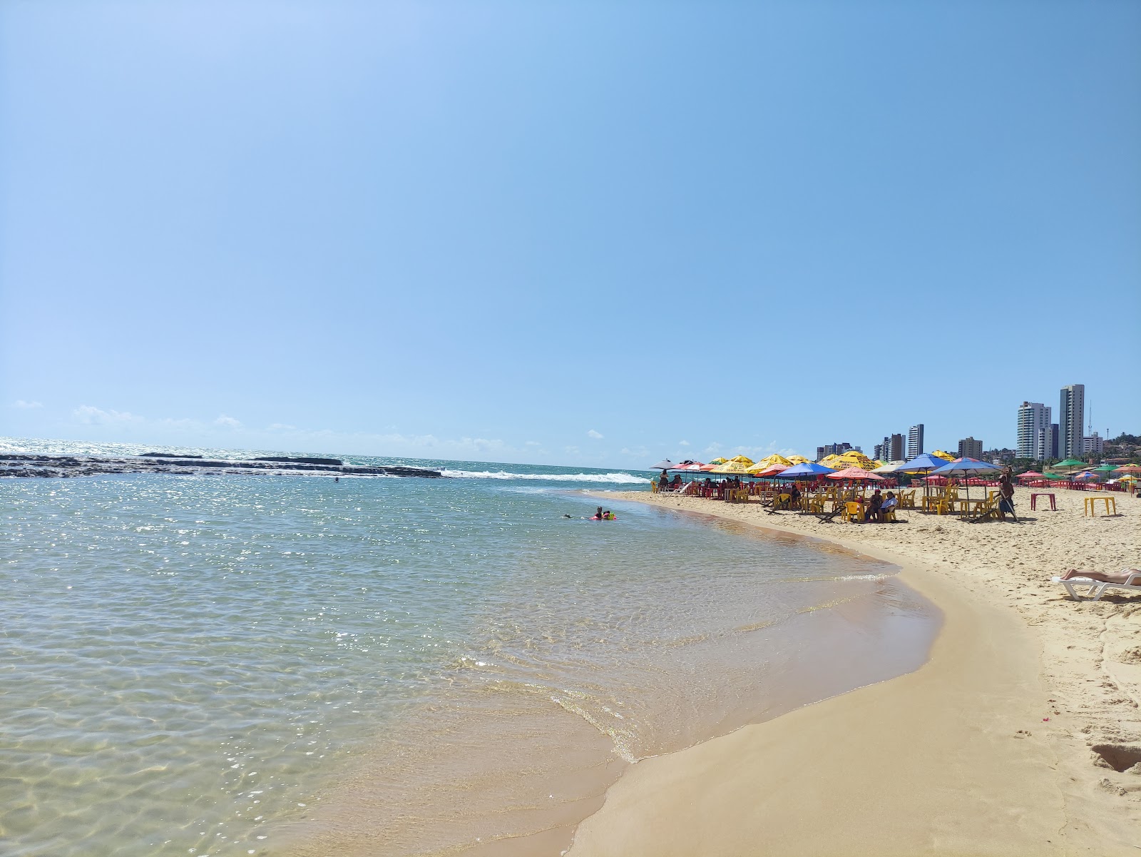 Fotografie cu Plaja de mijloc și așezarea