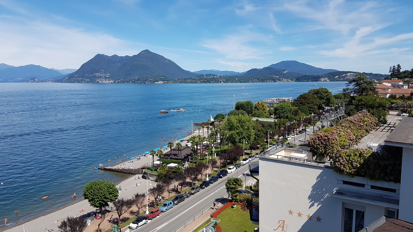 Photo of Spiaggia di Stresa and the settlement