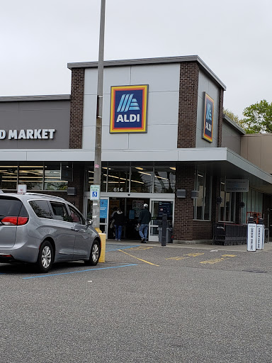 Supermarket «ALDI», reviews and photos, 614 Middle Country Rd, Selden, NY 11784, USA