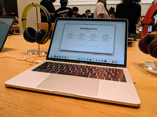 Computer Store «Apple Crabtree Valley Mall», reviews and photos, 4325 Glenwood Ave, Raleigh, NC 27612, USA